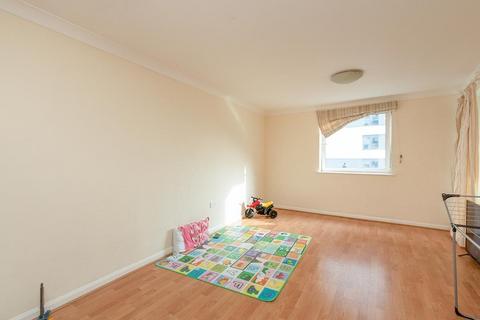 2 bedroom flat to rent, Crown Heights Alencon Link, Hampshire RG21