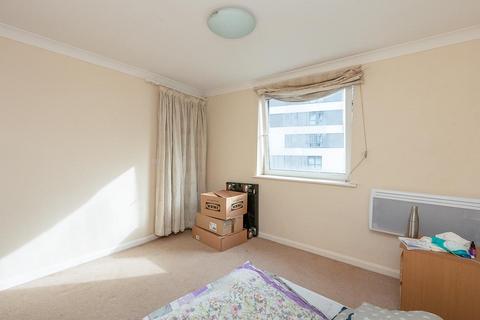 2 bedroom flat to rent, Crown Heights Alencon Link, Hampshire RG21