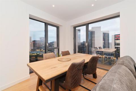 2 bedroom apartment to rent, City Island Way, London