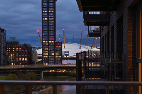 2 bedroom apartment to rent, City Island Way, London