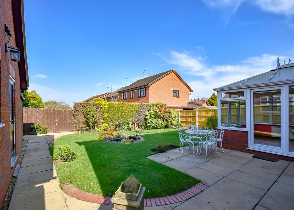 15 Penleigh Gardens-External.jpg