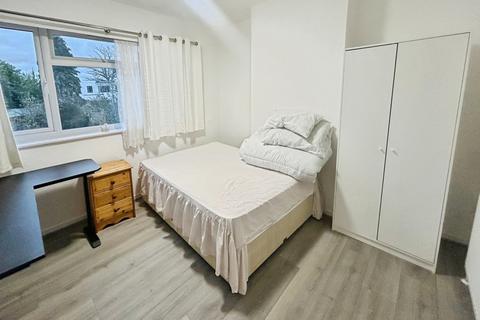 1 bedroom in a house share to rent, Fieldway Petts Wood BR5