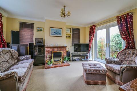 undefined, Browns Close, Newmarket CB8