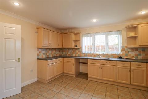 4 bedroom detached bungalow to rent, Browns Close, Newmarket CB8