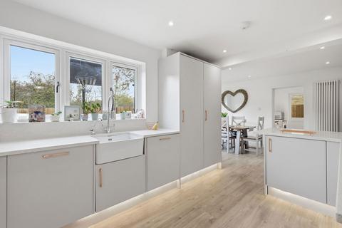 5 bedroom detached house for sale, South View, Dunmow CM6