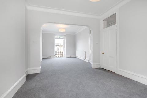 2 bedroom flat to rent, Kelvedon Road, London, SW6