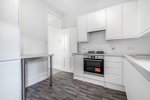 2 bedroom flat to rent, Kelvedon Road, London, SW6