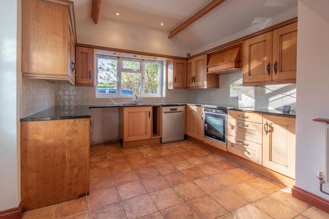 3 bedroom link detached house to rent, South Street, Middle Barton OX7