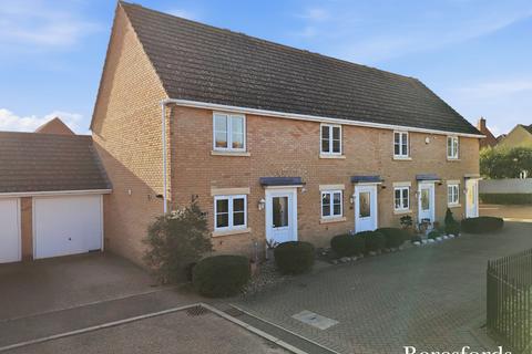 2 bedroom semi-detached house for sale, Maple Way, Dunmow, CM6