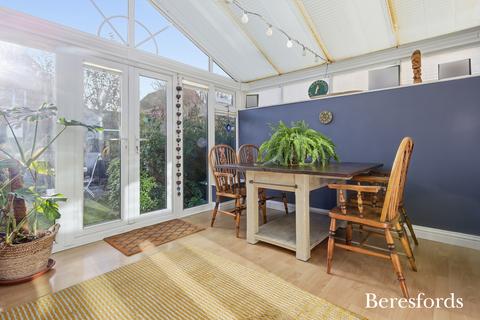 2 bedroom semi-detached house for sale, Maple Way, Dunmow, CM6