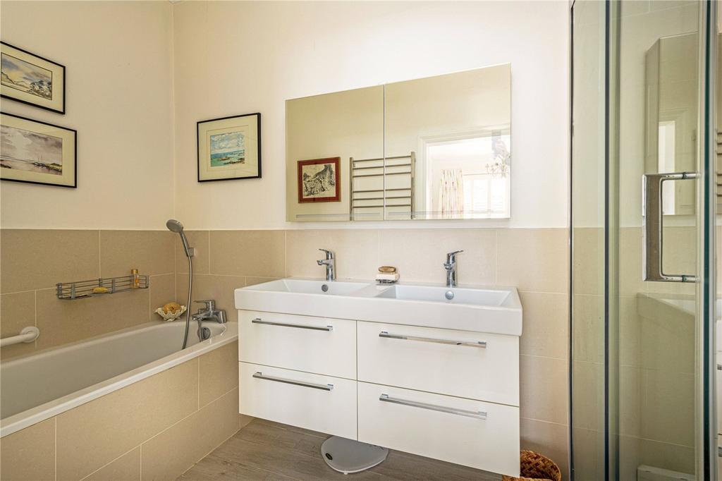 En Suite Bathroom