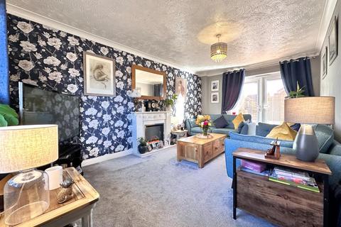 4 bedroom detached house for sale, Lancaster Road, Coddington, Newark