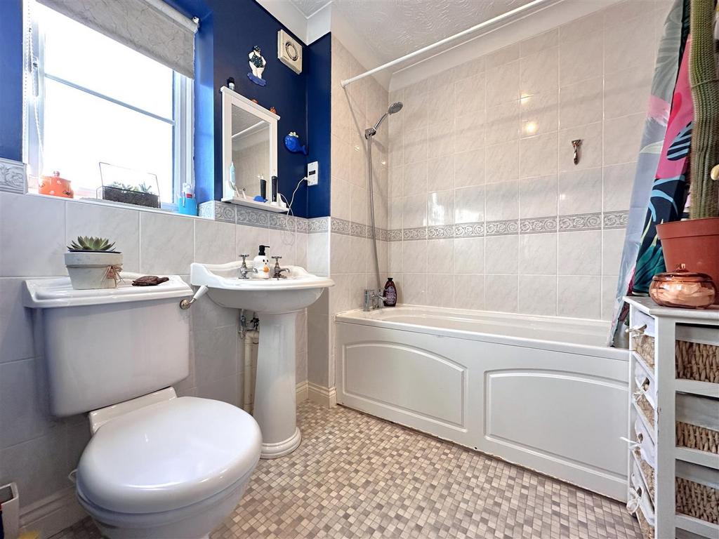 Family Bathroom 344