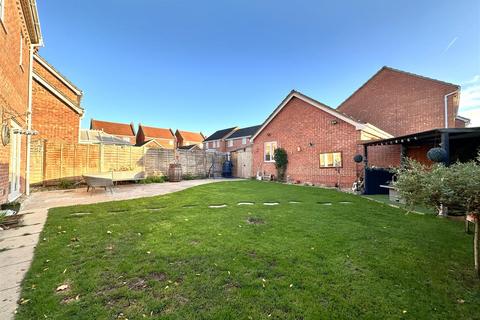 4 bedroom detached house for sale, Lancaster Road, Coddington, Newark