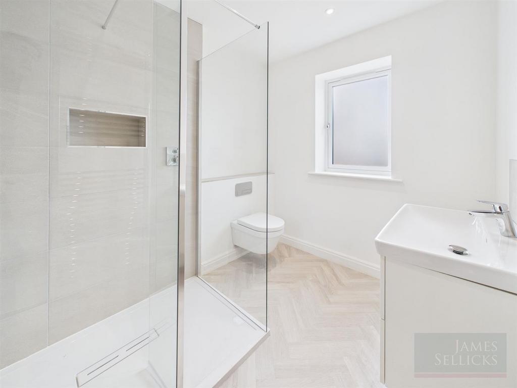Bedroom 2 En-Suite
