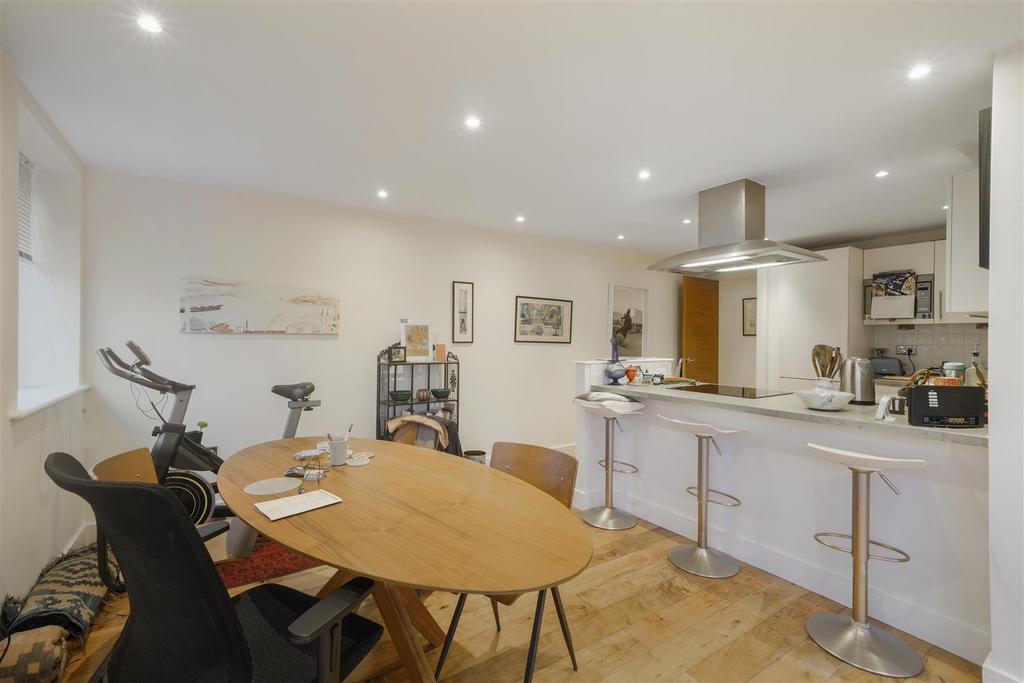 Fisherton Street - o UCW9kco Hk G1 PZi WD7d K.jpg