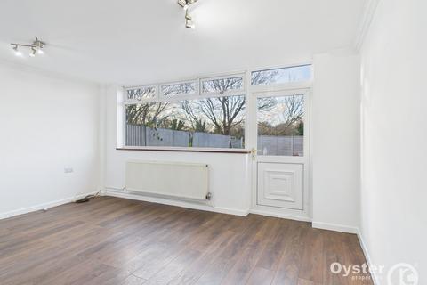 3 bedroom house to rent, Hawksmead Close, Enfield, EN3