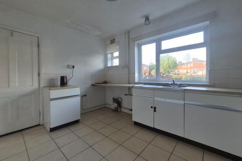 3 bedroom semi-detached house to rent, Grove Road, Stourbridge