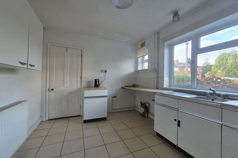 3 bedroom semi-detached house to rent, Grove Road, Stourbridge
