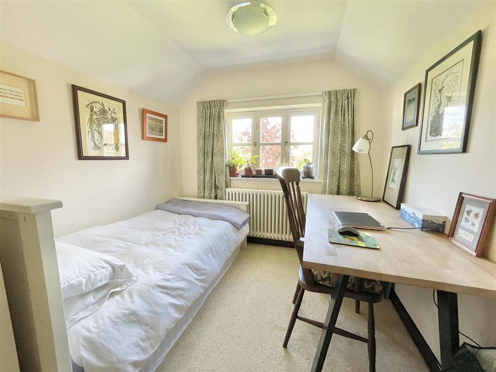 Bedroom 2/Study