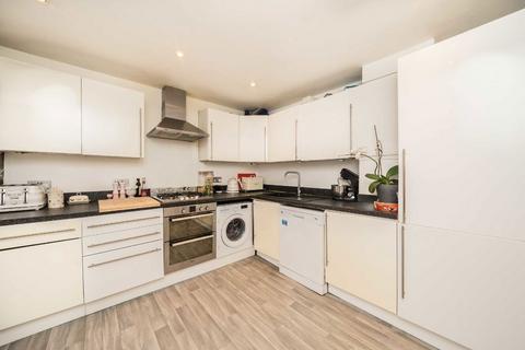 2 bedroom flat to rent, Hillgate Place, London SW12