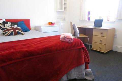 8 bedroom house to rent, Chaworth Road, Nottingham NG2