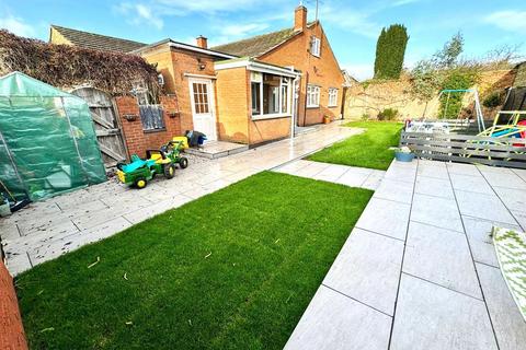 4 bedroom detached house for sale, Avon Drive, Whetstone, Leicestershire.