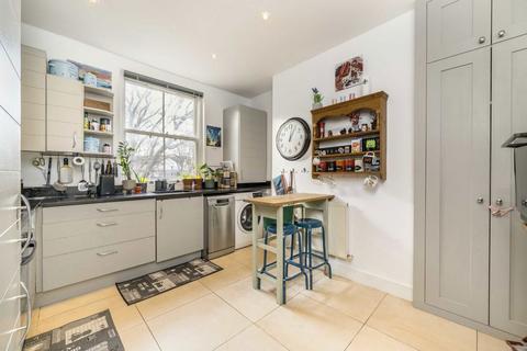 2 bedroom maisonette to rent, Harwood Road, London SW6