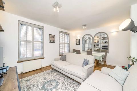 2 bedroom maisonette to rent, Harwood Road, London SW6