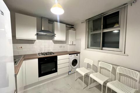 2 bedroom flat to rent, Amersham Road, SE14