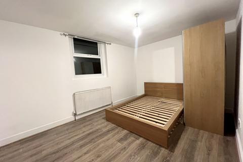 2 bedroom flat to rent, Amersham Road, SE14