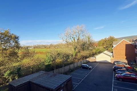 undefined, Tyla Garw, Pontyclun CF72