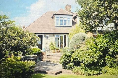 3 bedroom bungalow for sale, Lenham Road, Bexleyheath DA7