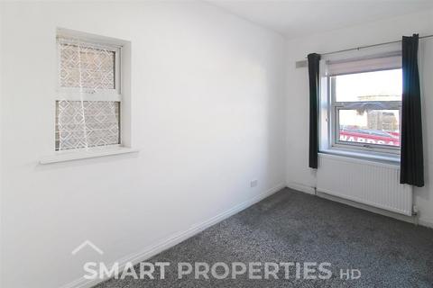 2 bedroom terraced house to rent, Blackmoorfoot Road, Huddersfield HD4