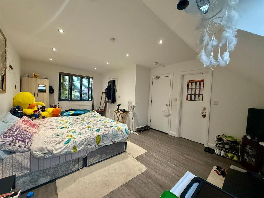 Bedroom 8 (Loft)