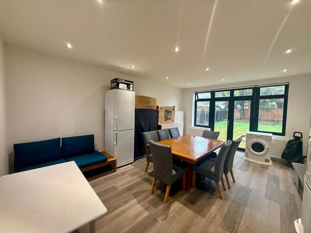 Dining Room (Behind Bedroom 2)