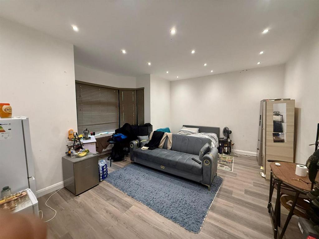 Bedroom 1 (Reception Room)