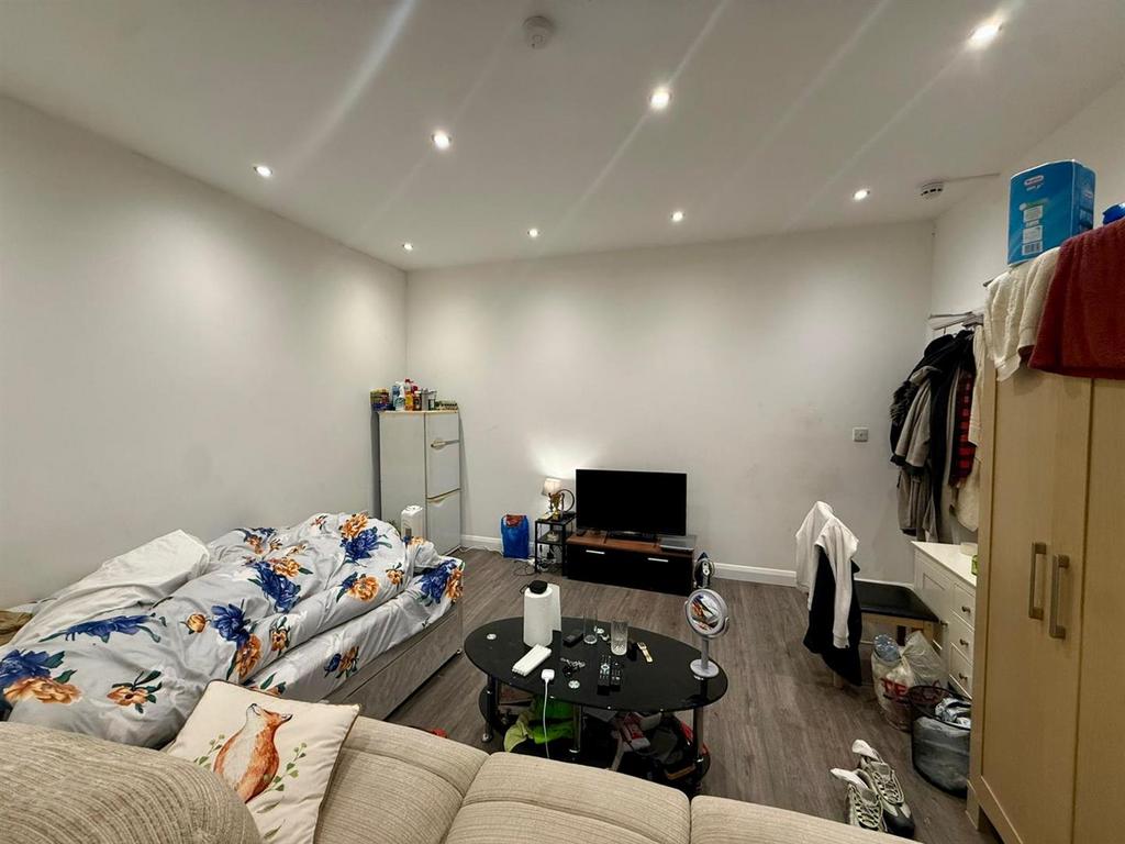 Bedroom 3 (1st Floor Front Bay)