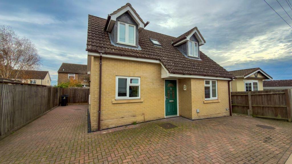 6 Bancroft Lane Soham 11.jpg