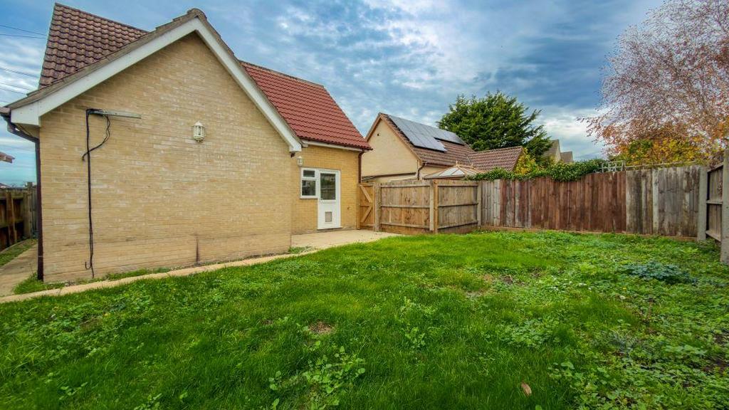 6 Bancroft Lane Soham 10.jpg