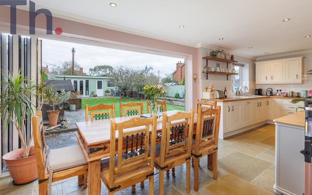 Breakfast/Dining Area