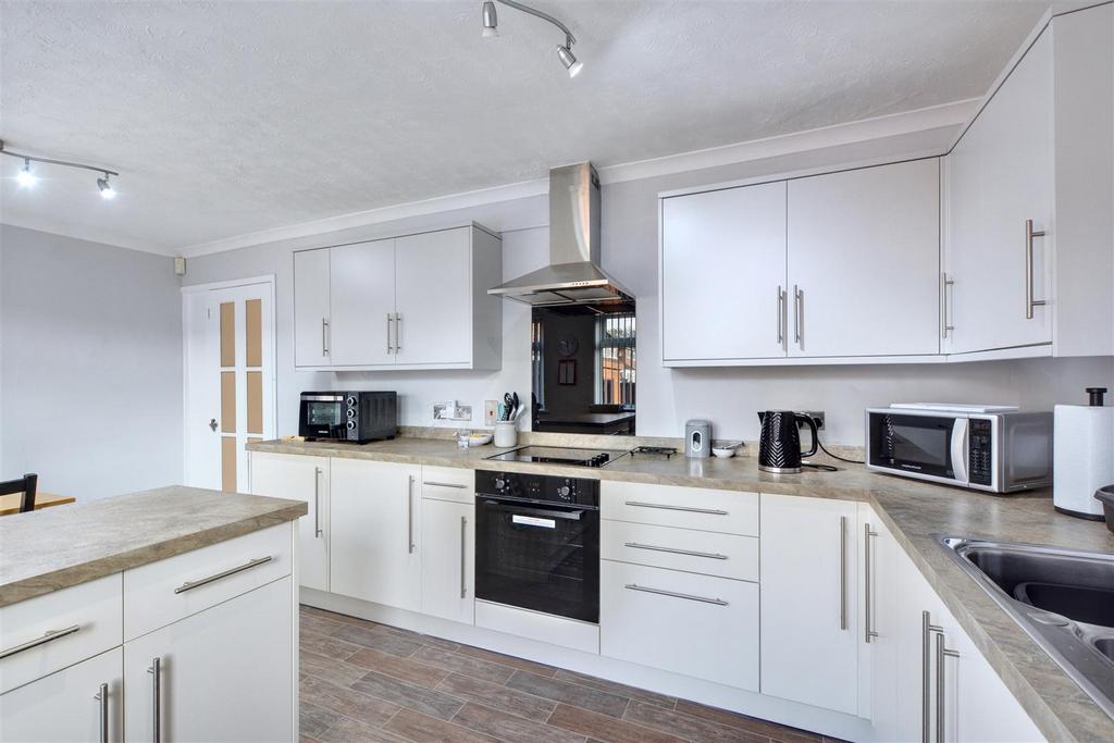Kitchen 5.jpeg