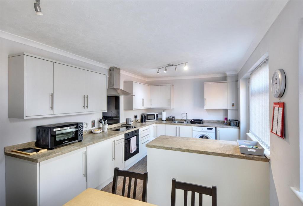 Kitchen 2.jpeg