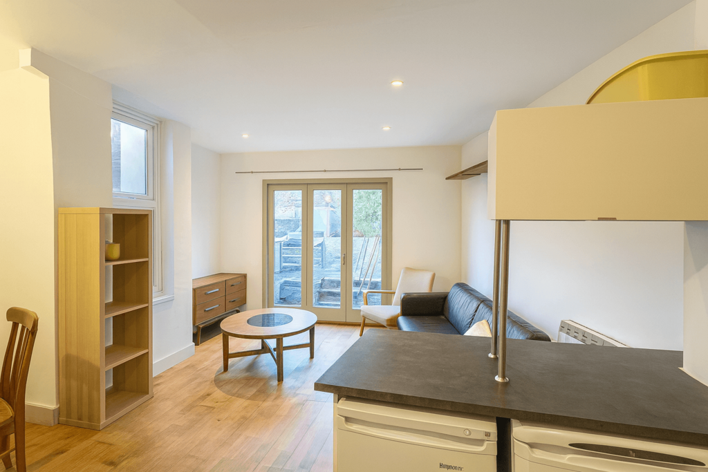 Call us to view this 3 bedroom on Jennings Road,