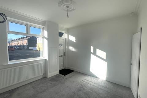 2 bedroom house to rent, Hartshill Road, Stoke-On-Trent ST4