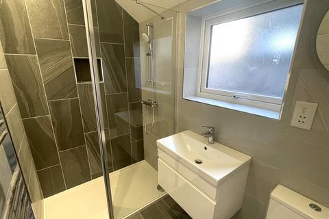 2 bedroom house to rent, Hartshill Road, Stoke-On-Trent ST4