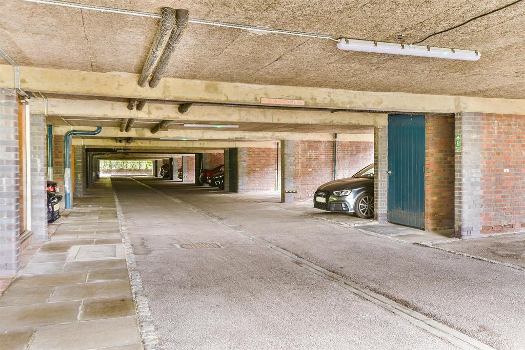 Driveway/Parking