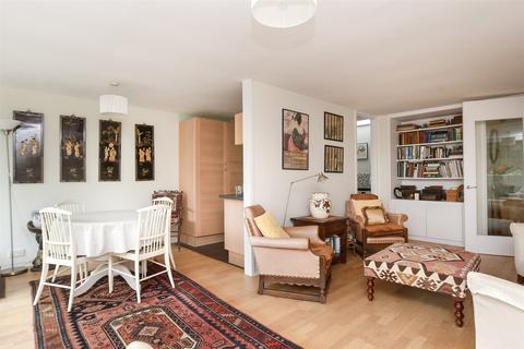 2 bedroom flat for sale, Bancroft Court, Reigate RH2