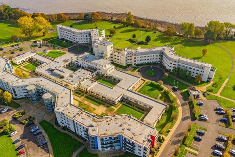2 bedroom apartment to rent, Hayes Road, Penarth CF64