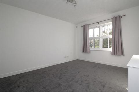 2 bedroom apartment for sale, Lavenham Court, Peterborough